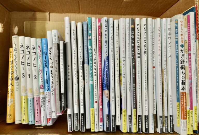 【宅配買取 / 洋裁 / ソーイング / コミックエッセイ / ネコ / 手芸】商品数 36点　査定金額 5,365円