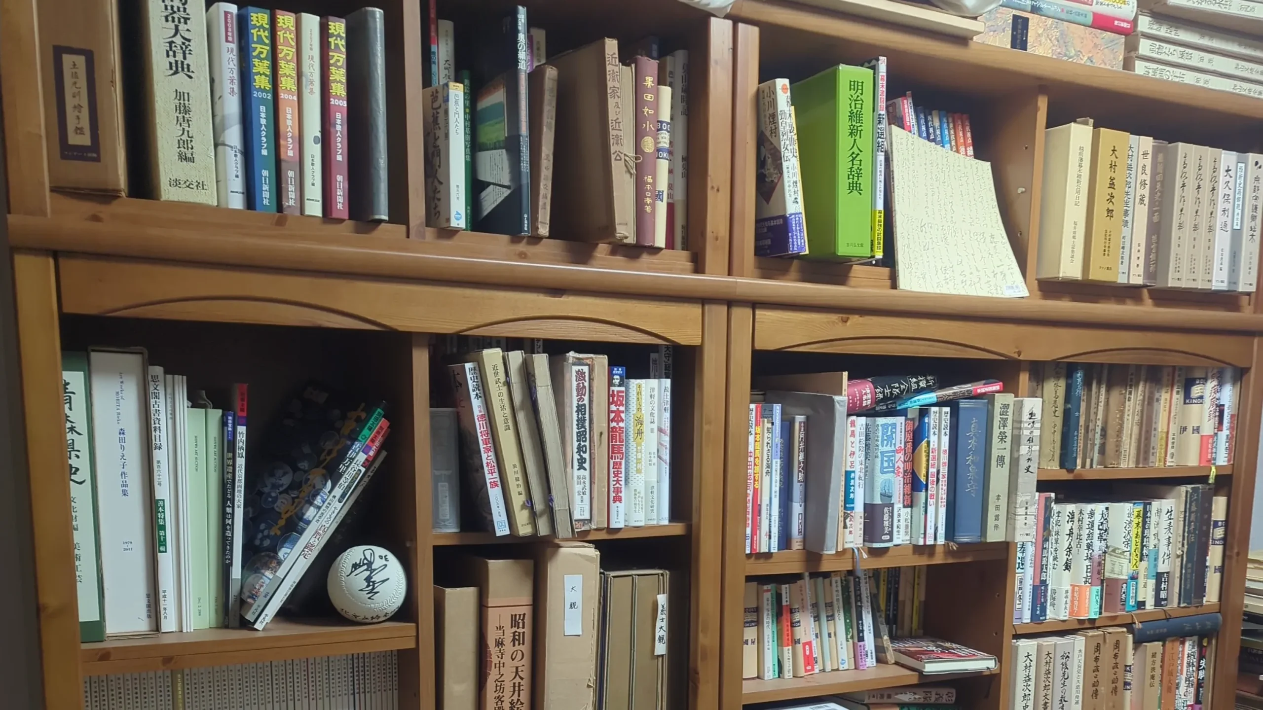 明治・大正時代の古書を含む大量の書籍が並ぶ本棚｜カウカウブックランド出張買取